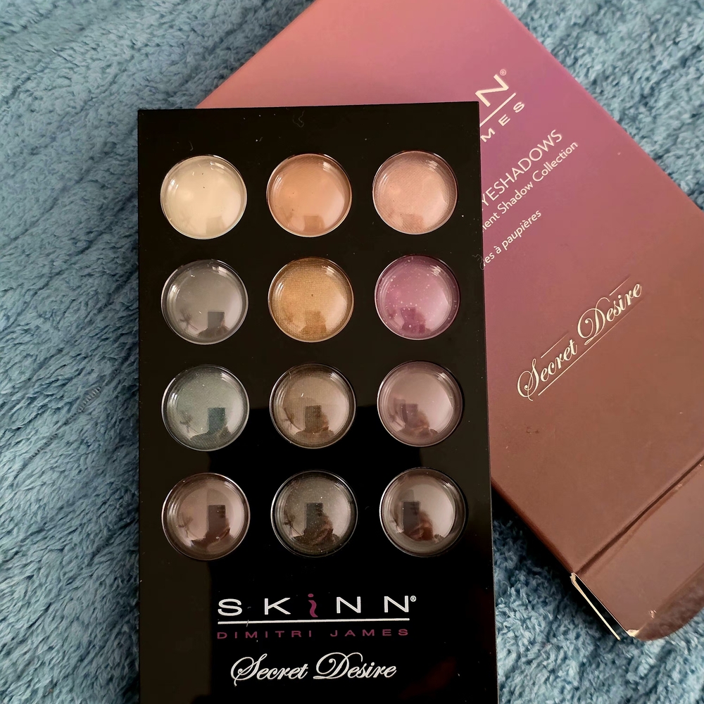 "Secret Desire" Eyeshadow Palette NIB